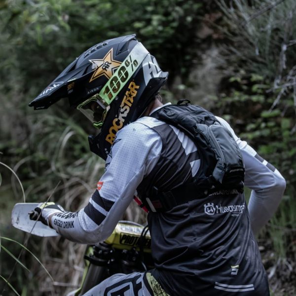 USWE Moto Hydro Hydration Pack - with Water Bladder, a High End, Bounce Free Backpack for Enduro and Off-Road Motorcycle - Image 9